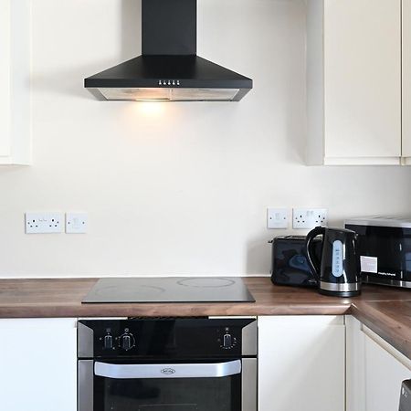 Sleek And Stylish 3 Bed In Bolton - Garden - Parking Βίλα Εξωτερικό φωτογραφία