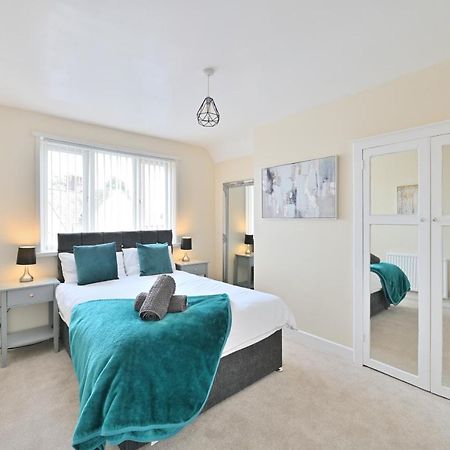 Sleek And Stylish 3 Bed In Bolton - Garden - Parking Βίλα Εξωτερικό φωτογραφία