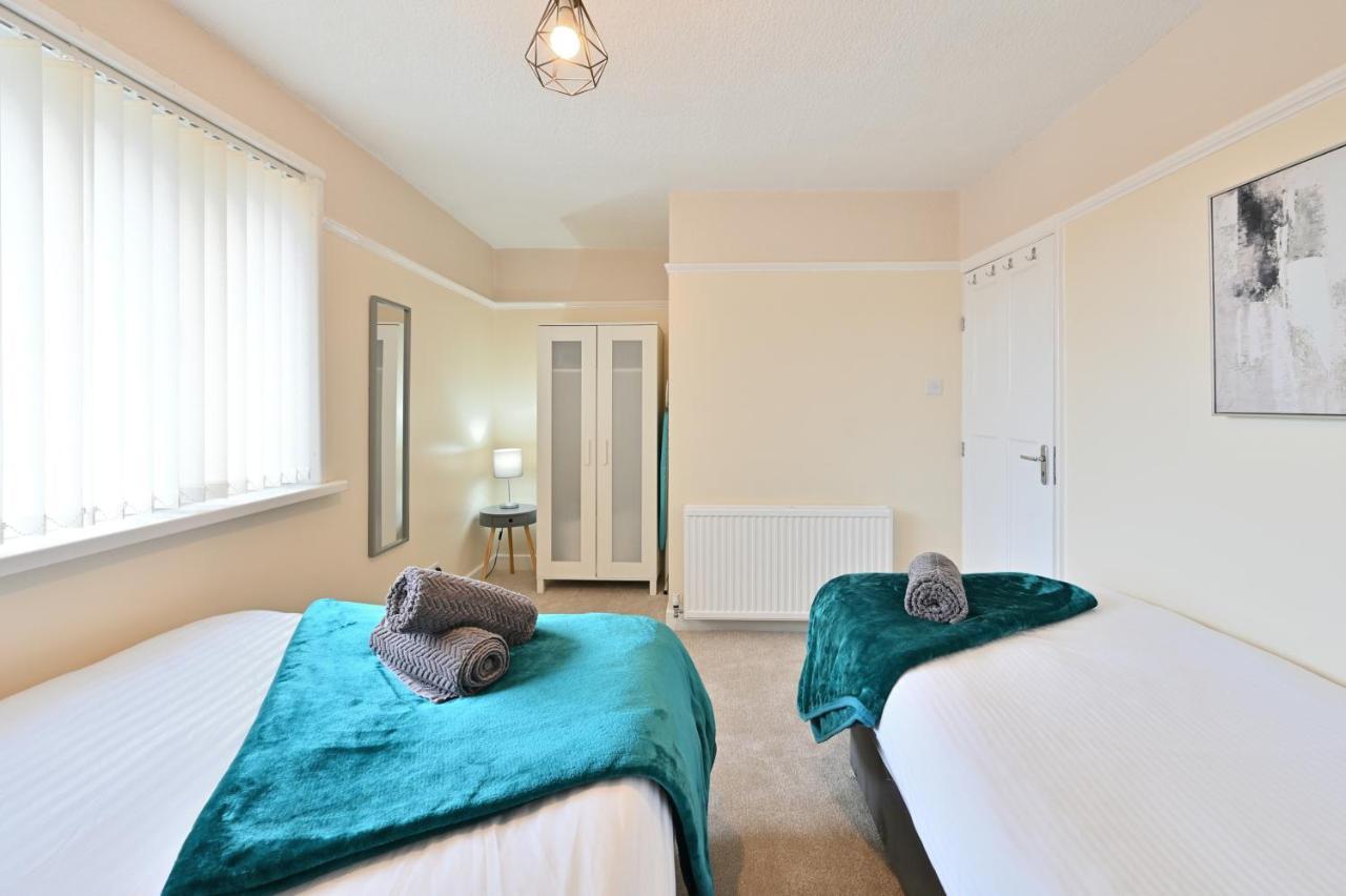 Sleek And Stylish 3 Bed In Bolton - Garden - Parking Βίλα Εξωτερικό φωτογραφία