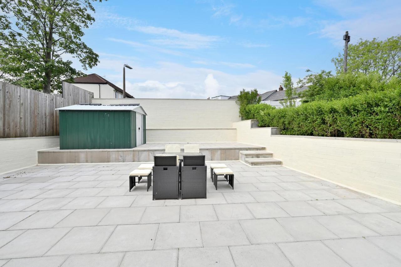 Sleek And Stylish 3 Bed In Bolton - Garden - Parking Βίλα Εξωτερικό φωτογραφία