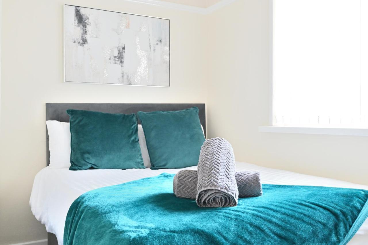Sleek And Stylish 3 Bed In Bolton - Garden - Parking Βίλα Εξωτερικό φωτογραφία