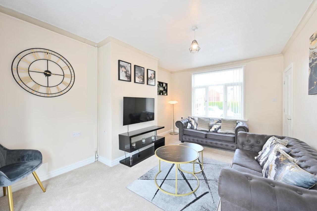 Sleek And Stylish 3 Bed In Bolton - Garden - Parking Βίλα Εξωτερικό φωτογραφία